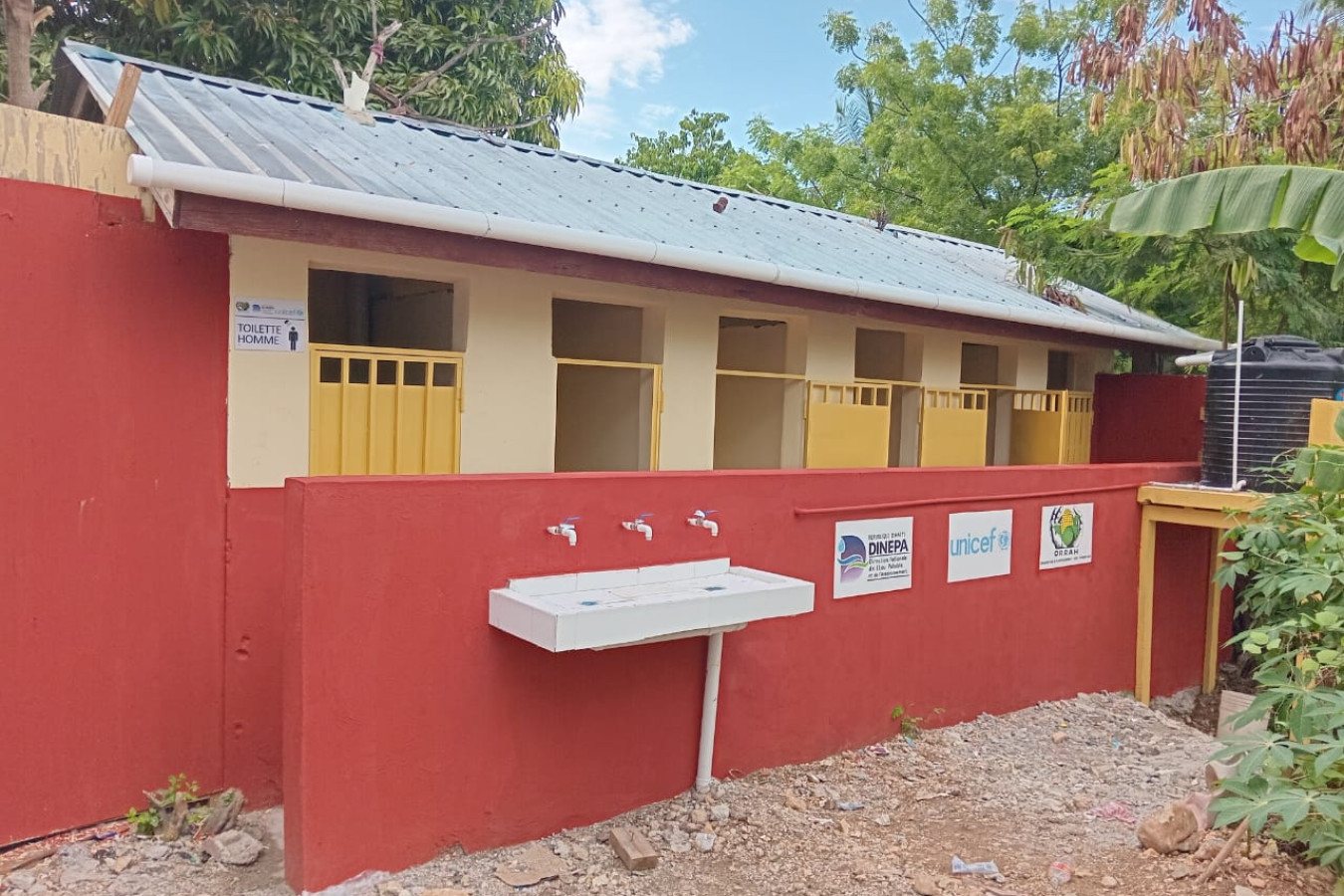 Travaux de réhabilitation d’un bloc sanitaire sur le Lycée Horacius à Delmas 75.
