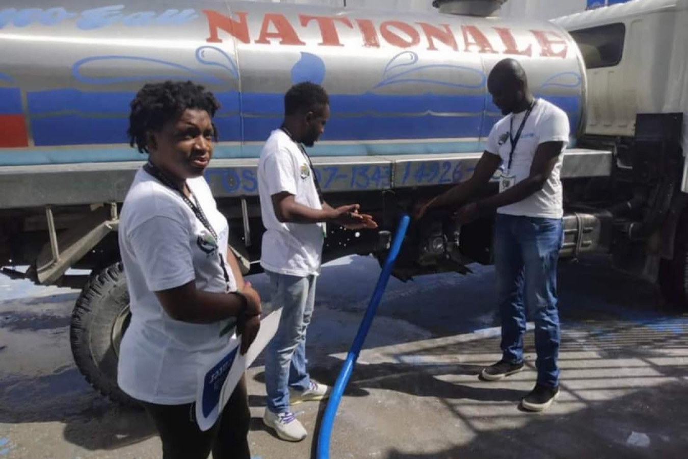 Distribution ce samedi 9 juin 2024, de 9000 gallons d'eau et Services, 3000 gallons d'eau de boisson, 3 poubelles, 500 morceaux savon lavé, 144 savon toilettes, 3 balais, 2 mopes, 36 flacons HTH, 20 sachets poubelles à la CERMICOL,