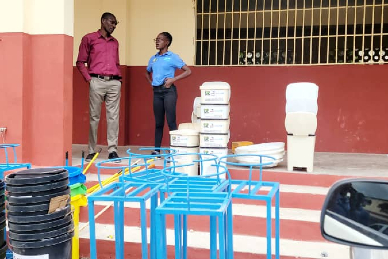 Ce vendredi 04 avril 2025 ORRAH a distribué 800 kits incitatifs sur le site école nationale république du Colombie