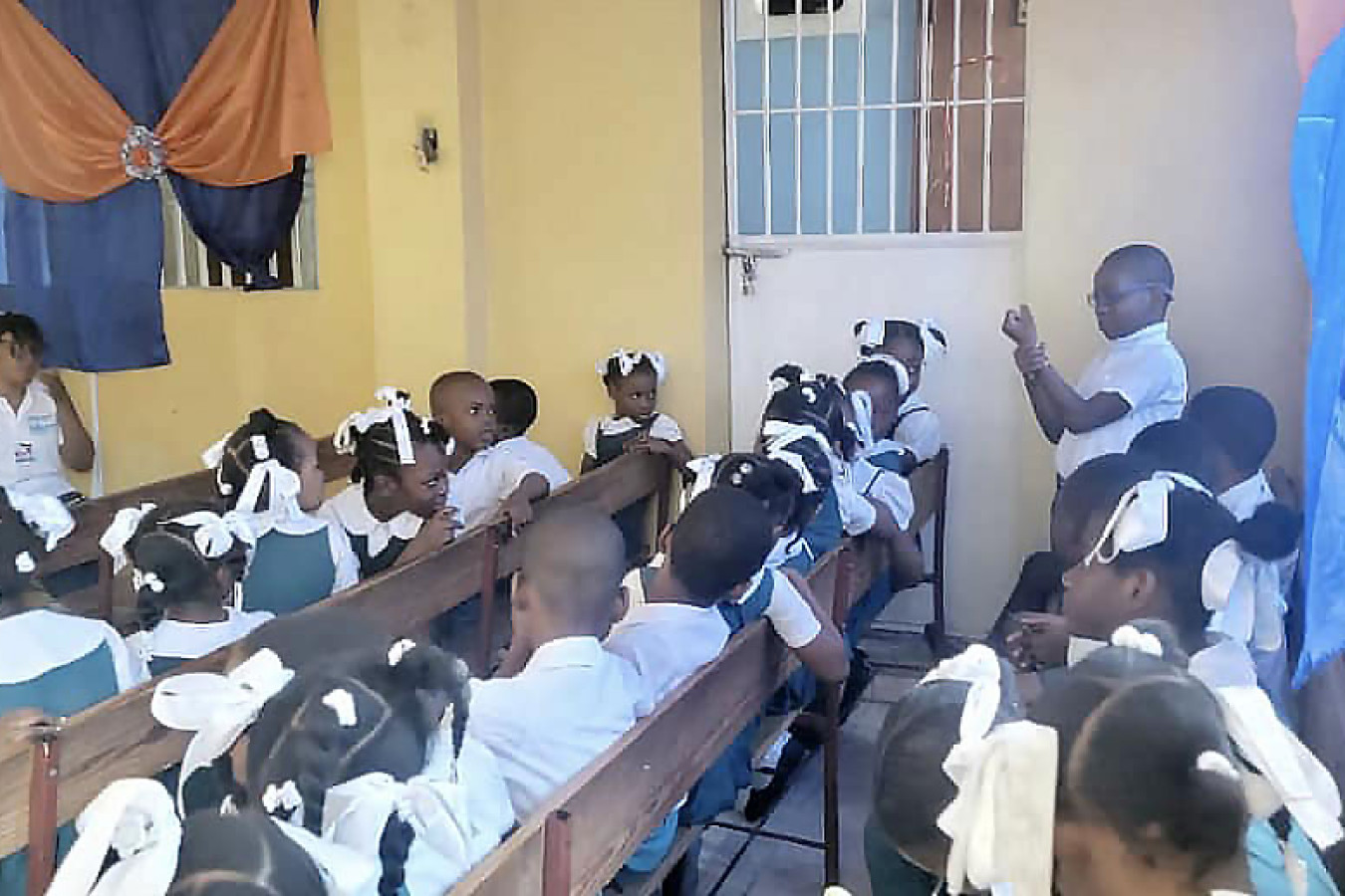 Séance de sensibilisation sur format de club d'hygiène scolaire à l'institution Louis Maccène..