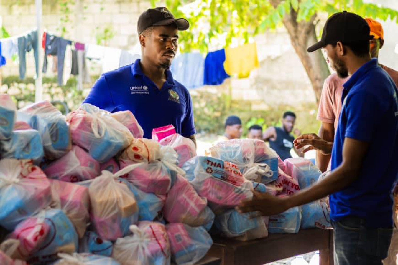 Sensibilisation et distribution de 96 kits hygiène menstruel sur le site Chambo à Mirbalais.